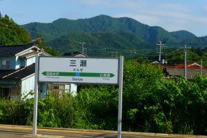 羽越線三瀬駅から見る藤倉山