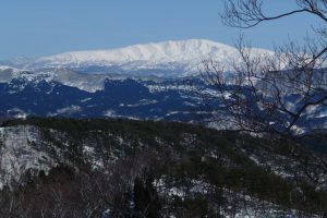 藤倉山から見る月山